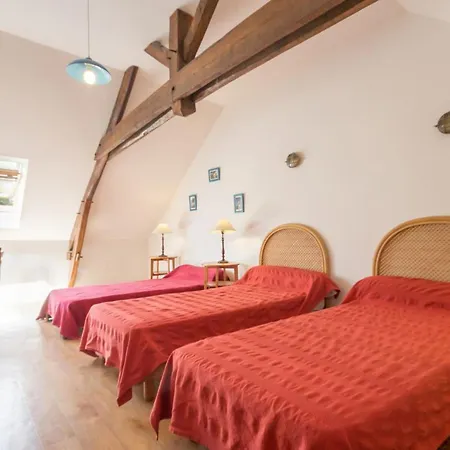 Calme Avec Jardin Clos, équipements Complets Et Activités Sur Place à Callac - Fr-1-306-1130 Hébergement de vacances