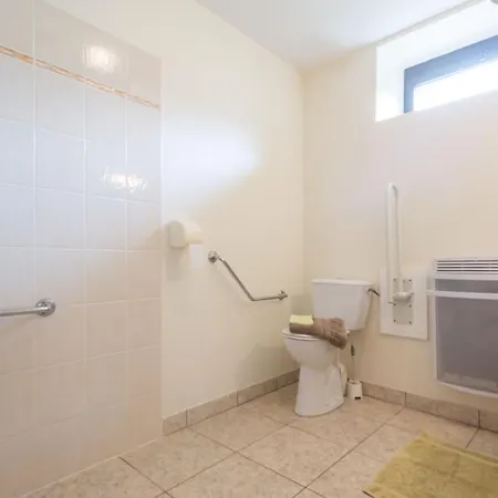 Hébergement de vacances Calme Avec Jardin Clos, équipements Complets Et Activités Sur Place à Callac - Fr-1-306-1130 *